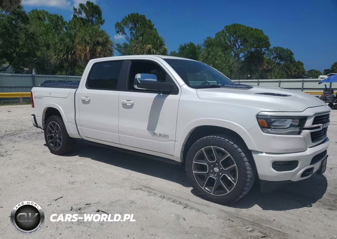 2020 Ram 1500 Laramie VIN:1C6SRFJM5LN205539 - 4