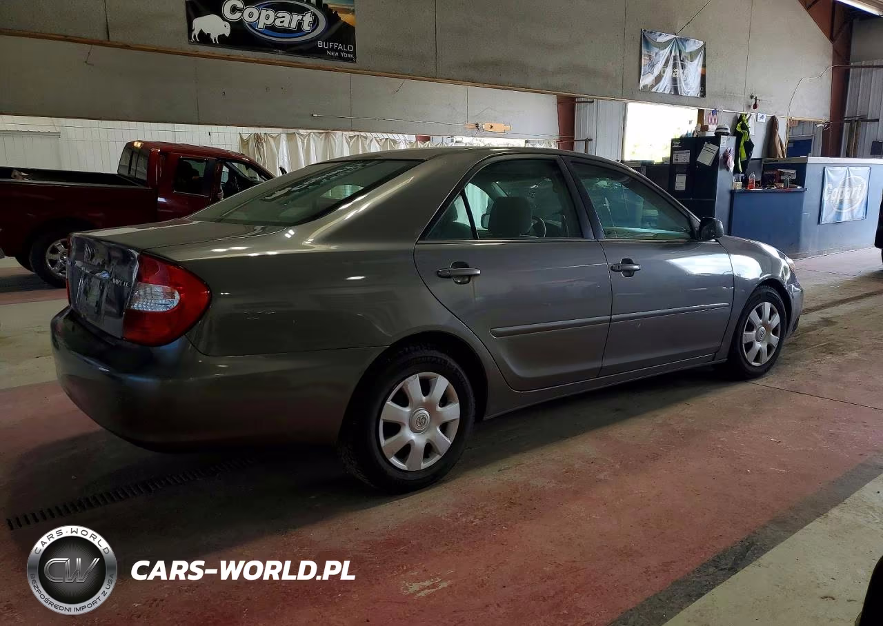 2003 Toyota Camry Le VIN:4T1BE30K33U758372 - 3