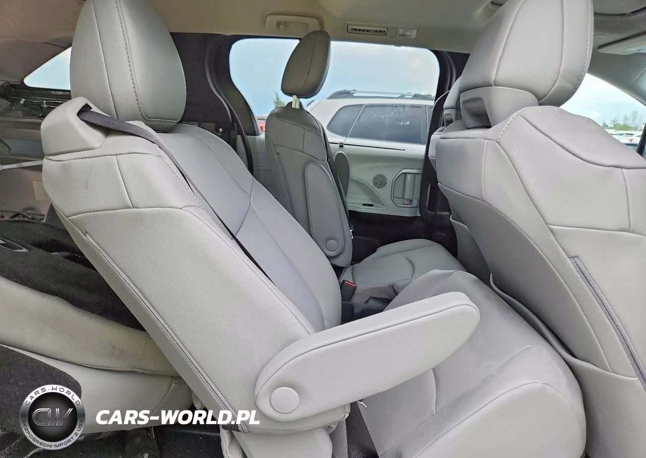 2026 Toyota Sienna Xle 7-Passenger VIN:5TDYRKEC2TS300227 - 11