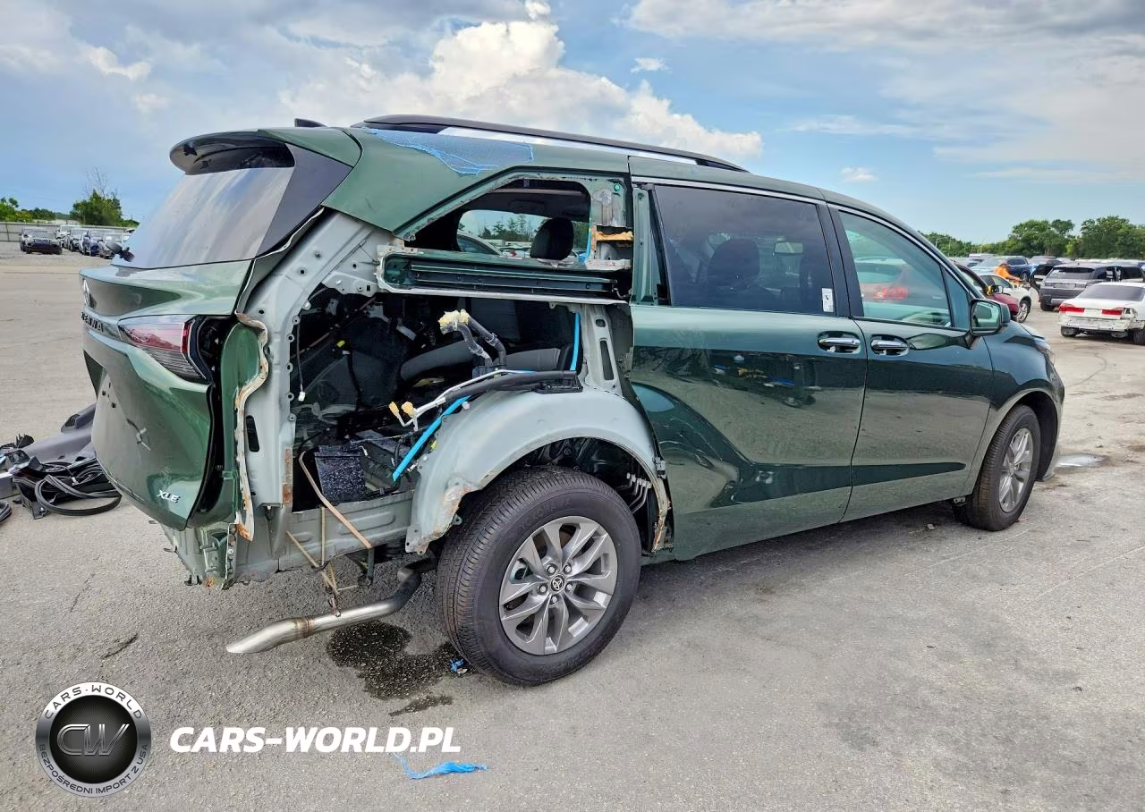 2026 Toyota Sienna Xle 7-Passenger VIN:5TDYRKEC2TS300227 - 3