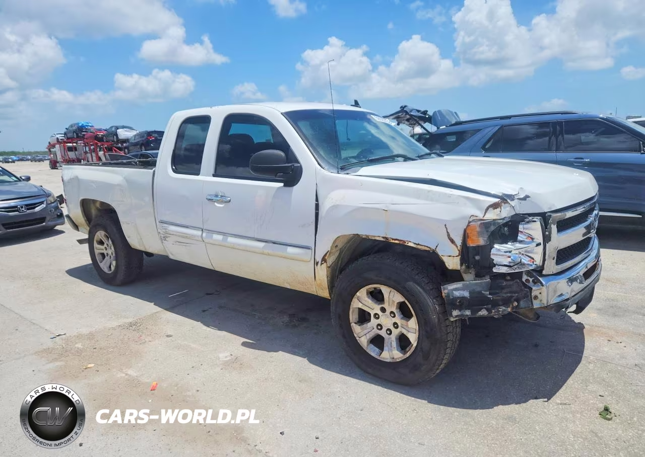 2011 Chevrolet Silverado C1500 VIN:1GCRCPEA3BZ248556 - 4