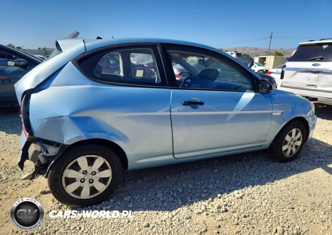 2008 Hyundai Accent Gs VIN:KMHCM36C88U066798 - 3