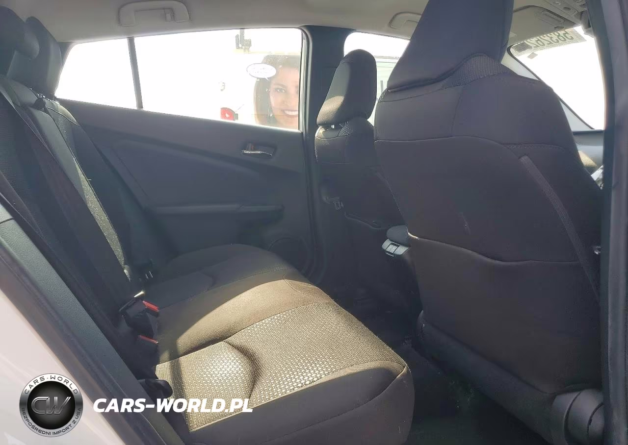 2021 Toyota Prius Le VIN:JTDKAMFU2M3148551 - 10