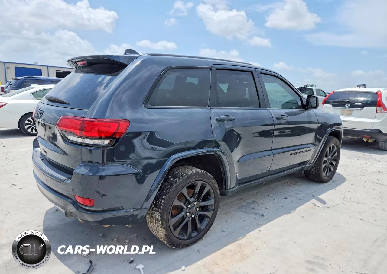 2018 Jeep Grand Cherokee Laredo VIN:1C4RJFAG4JC163012 - 3