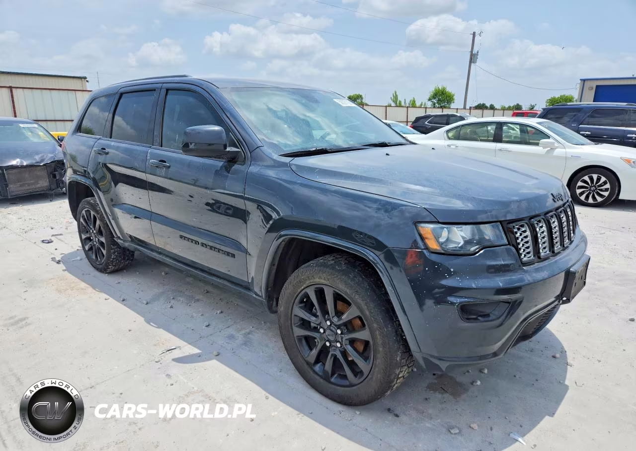 2018 Jeep Grand Cherokee Laredo VIN:1C4RJFAG4JC163012 - 4