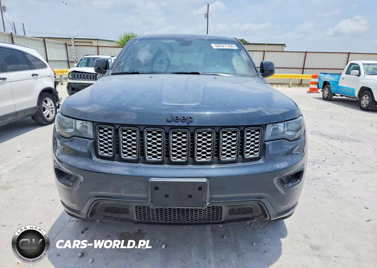 2018 Jeep Grand Cherokee Laredo VIN:1C4RJFAG4JC163012 - 5