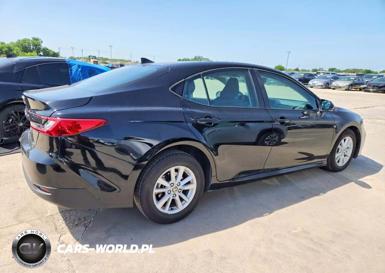 2026 Toyota Camry Le VIN:4T1DAACK6TU657623 - 3