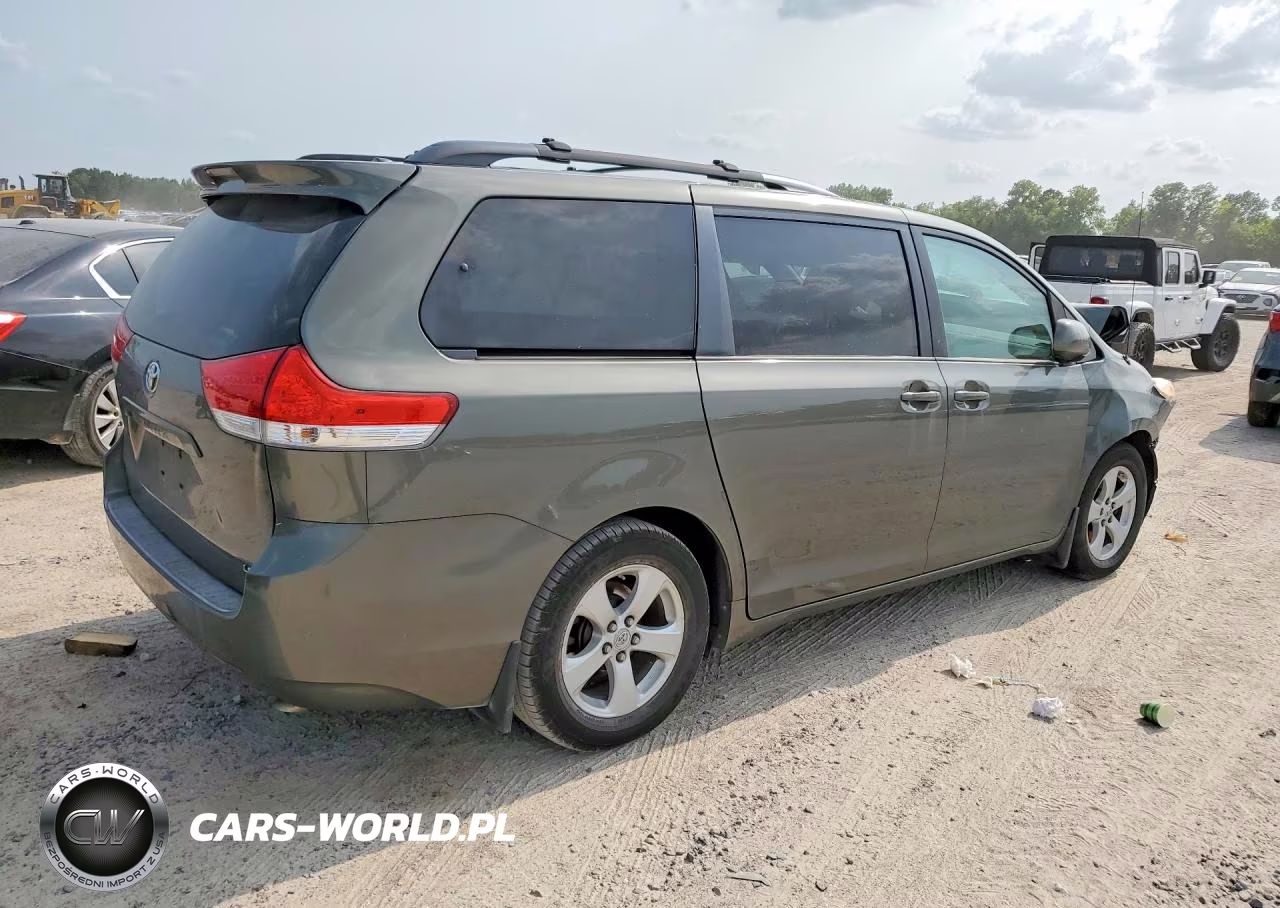 2012 Toyota Sienna Le VIN:5TDKK3DC9CS266160 - 3