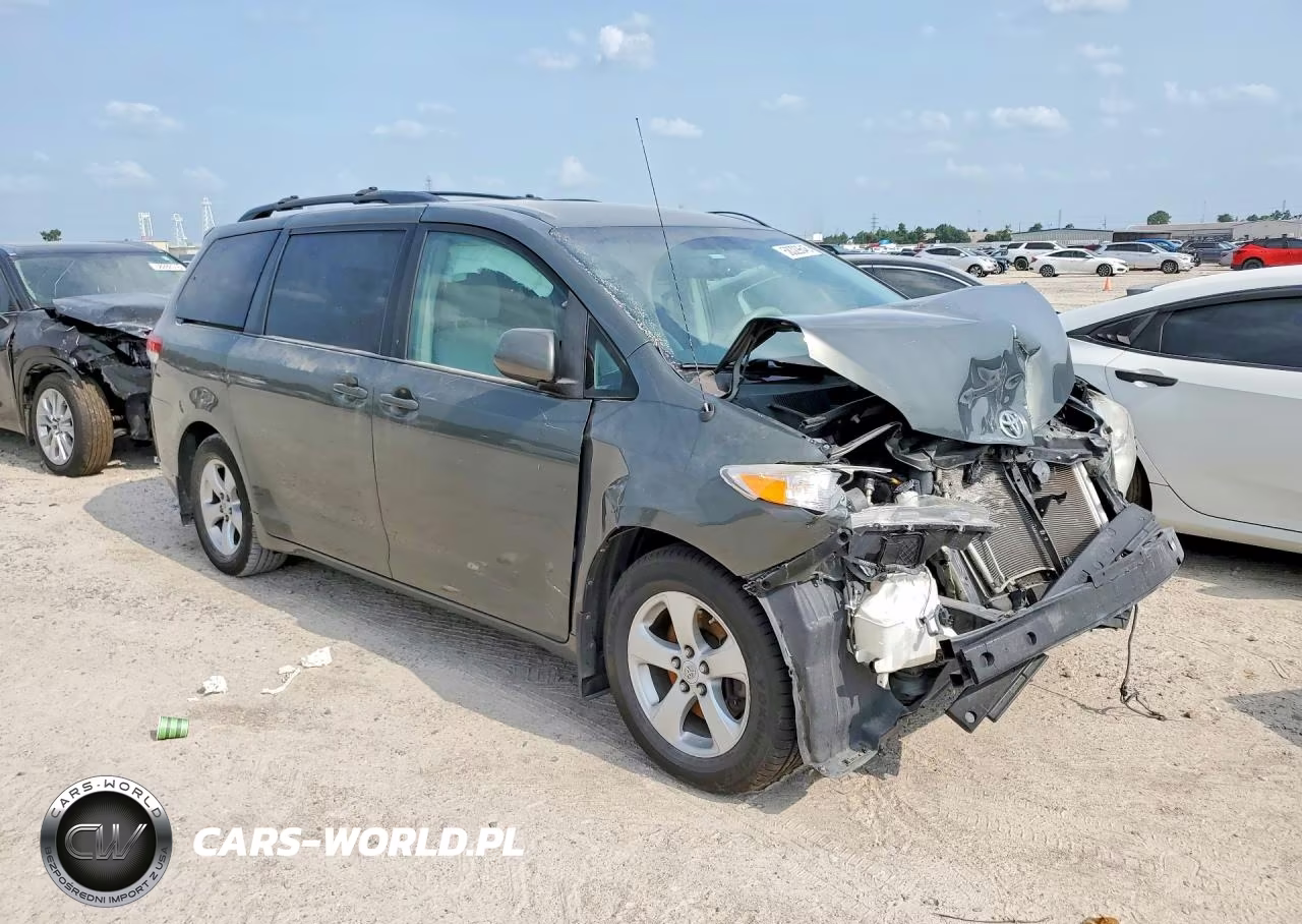 2012 Toyota Sienna Le VIN:5TDKK3DC9CS266160 - 4