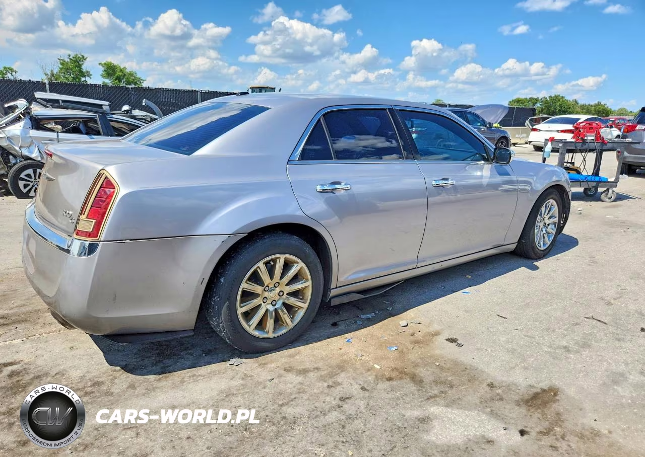 2014 Chrysler 300C VIN:2C3CCAET0EH118263 - 3
