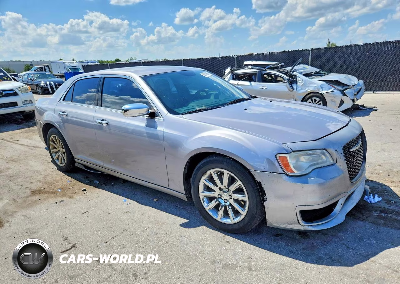 2014 Chrysler 300C VIN:2C3CCAET0EH118263 - 4