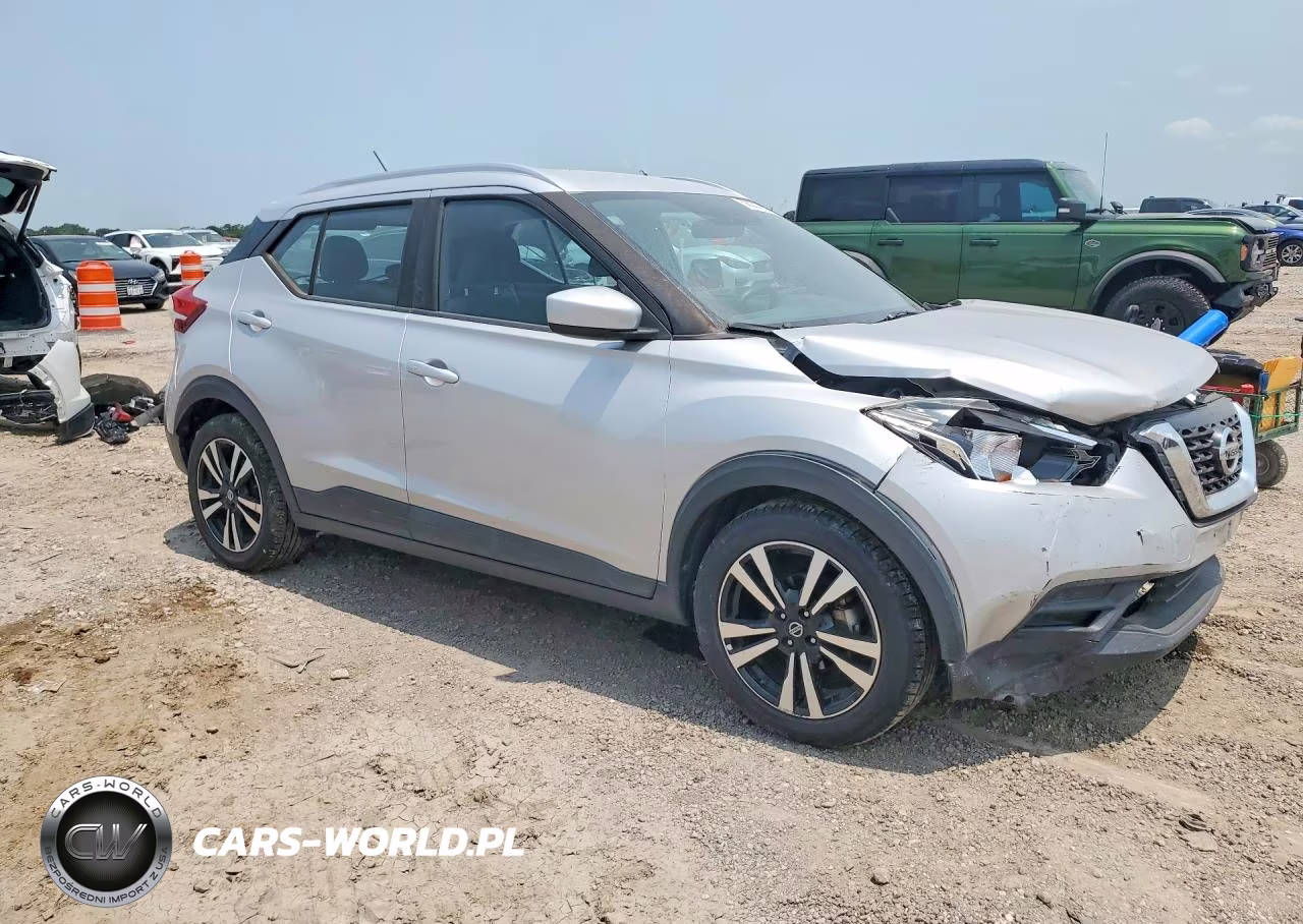 2019 Nissan Kicks Sv VIN:3N1CP5CU4KL548838 - 4