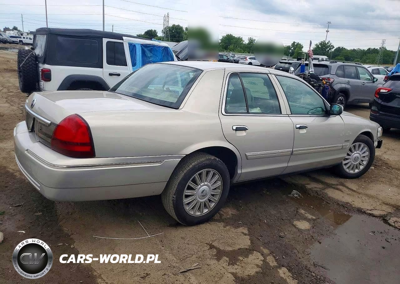 2010 Mercury Grand Marquis Ls VIN:2MEBM7FV8AX602414 - 3