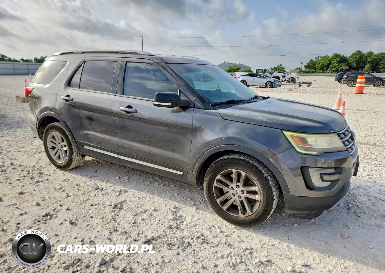 2017 Ford Explorer Xlt VIN:1FM5K7D82HGB45662 - 4
