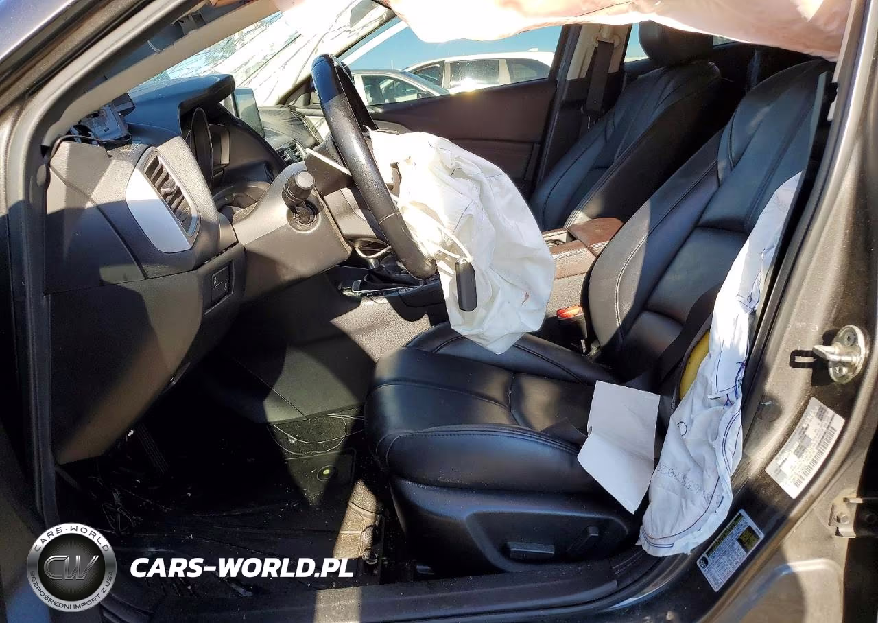 2018 Mazda 3 Touring VIN:3MZBN1V35JM158588 - 7