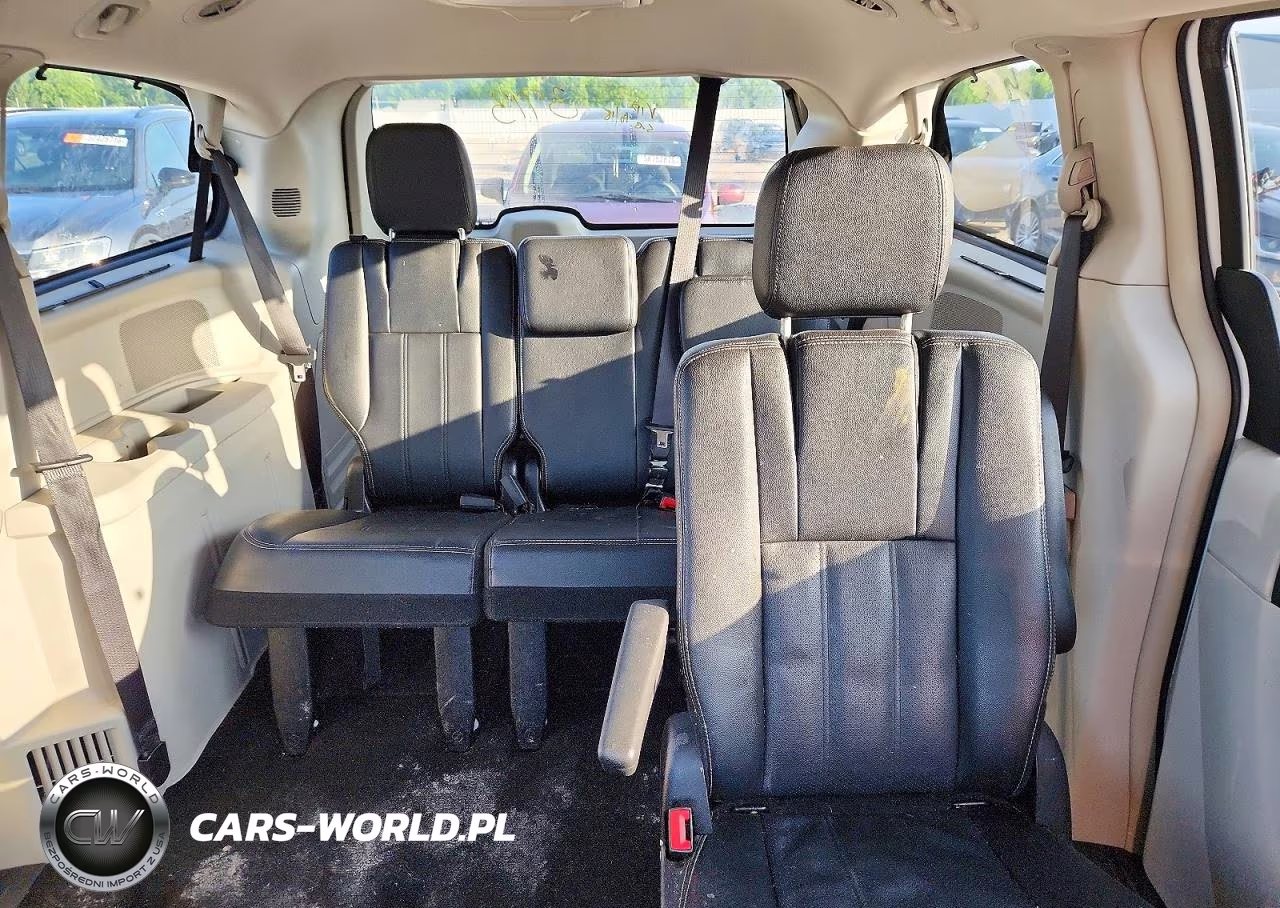 2016 Chrysler Town & Country Touring L VIN:2C4RC1CG8GR132534 - 10