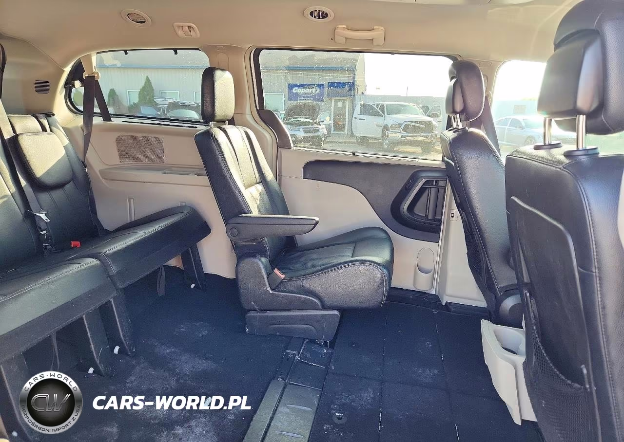 2016 Chrysler Town & Country Touring L VIN:2C4RC1CG8GR132534 - 11