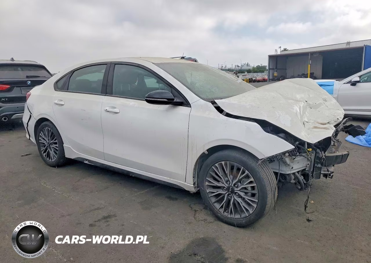 2023 Kia Forte Gt Line VIN:3KPF54AD4PE593013 - 4