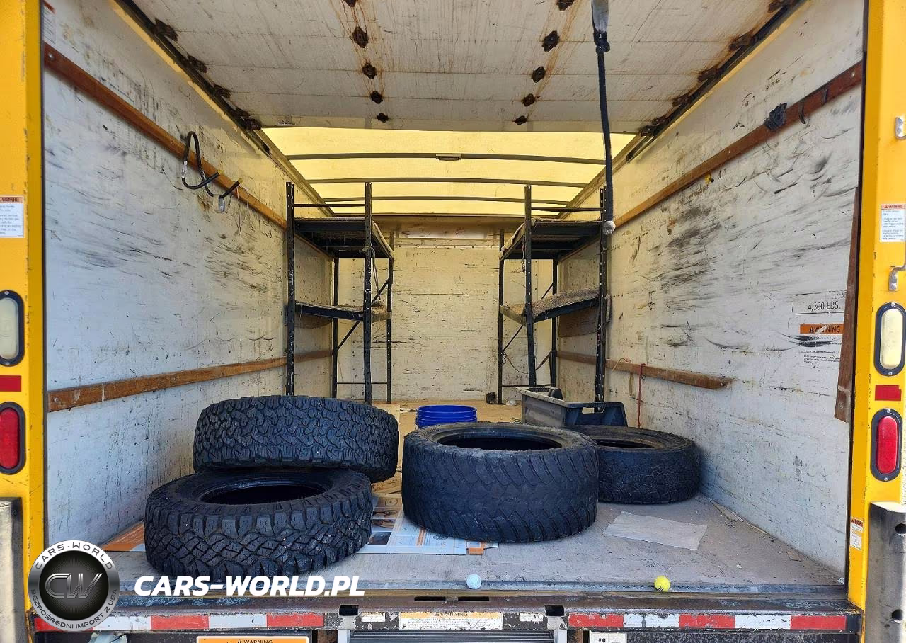 2015 GMC Box Truck VIN:1GD374CG1F1168513 - 10