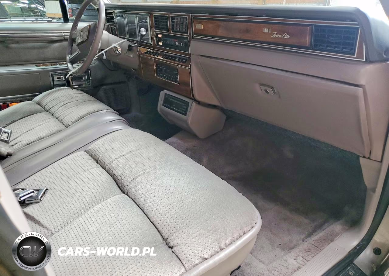 1989 Lincoln Town Car Cartier VIN:1LNBM83F7KY627418 - 12