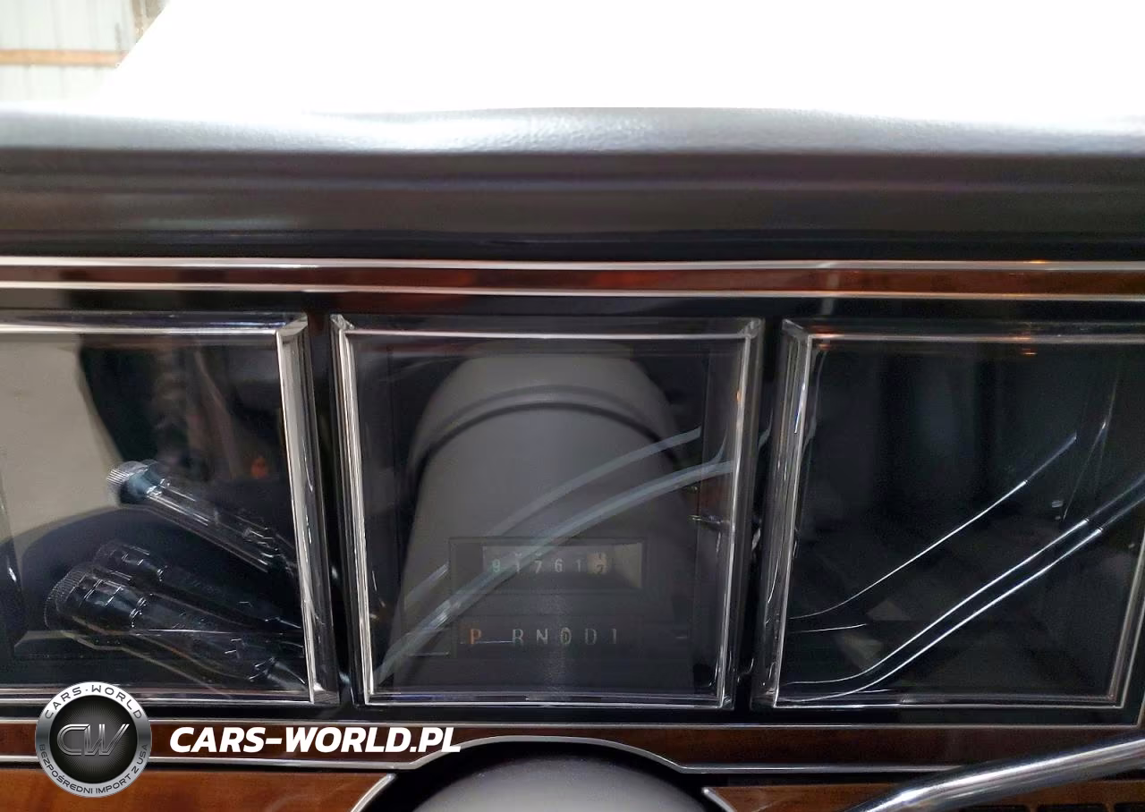 1989 Lincoln Town Car Cartier VIN:1LNBM83F7KY627418 - 9