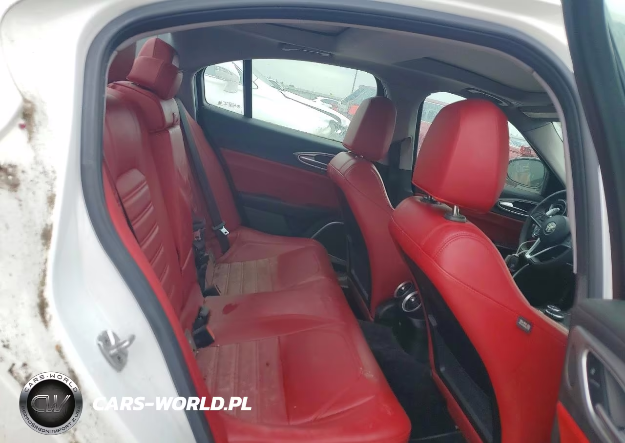 2017 Alfa Romeo Giulia Ti VIN:ZARFAECN2H7552183 - 10
