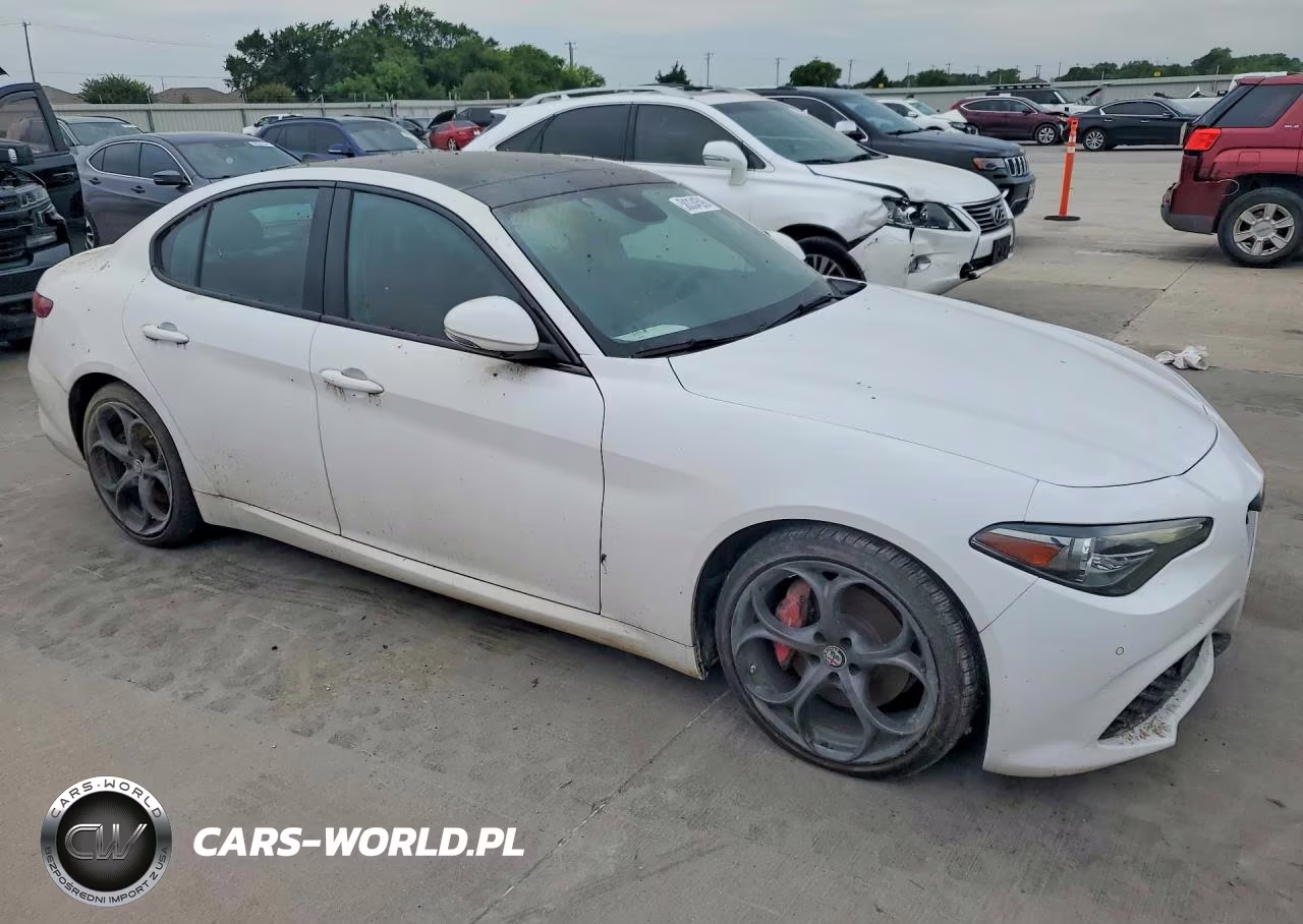 2017 Alfa Romeo Giulia Ti VIN:ZARFAECN2H7552183 - 4