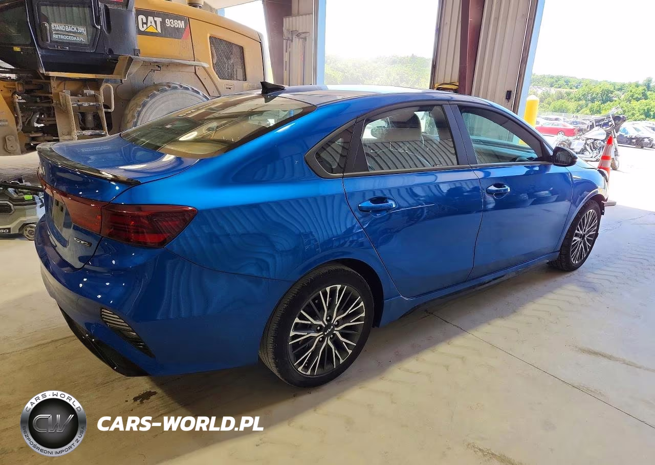 2023 Kia Forte Gt Line VIN:3KPF54AD3PE660913 - 3