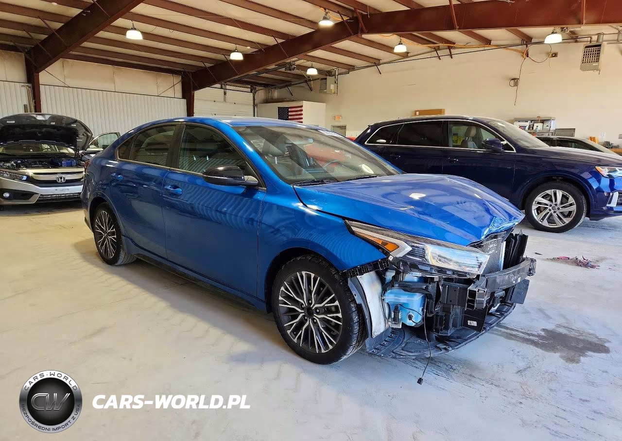2023 Kia Forte Gt Line VIN:3KPF54AD3PE660913 - 4