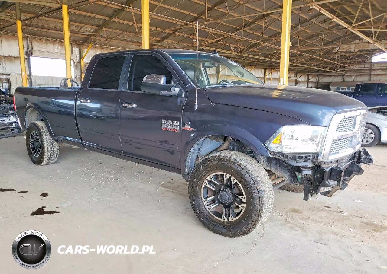2017 Ram 2500 Laramie VIN:3C6UR5KL4HG591122 - 4