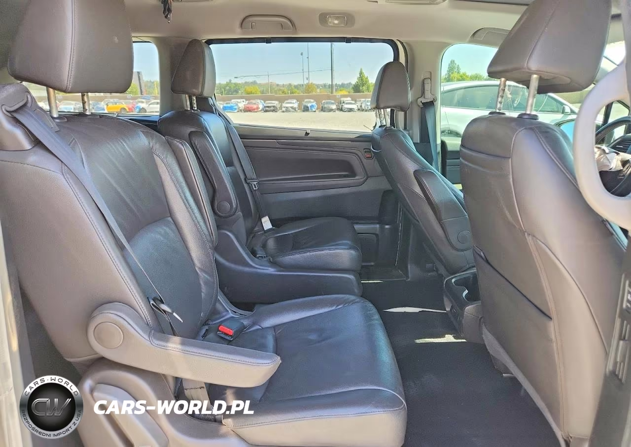 2018 Honda Odyssey Touring VIN:5FNRL6H80JB049522 - 11