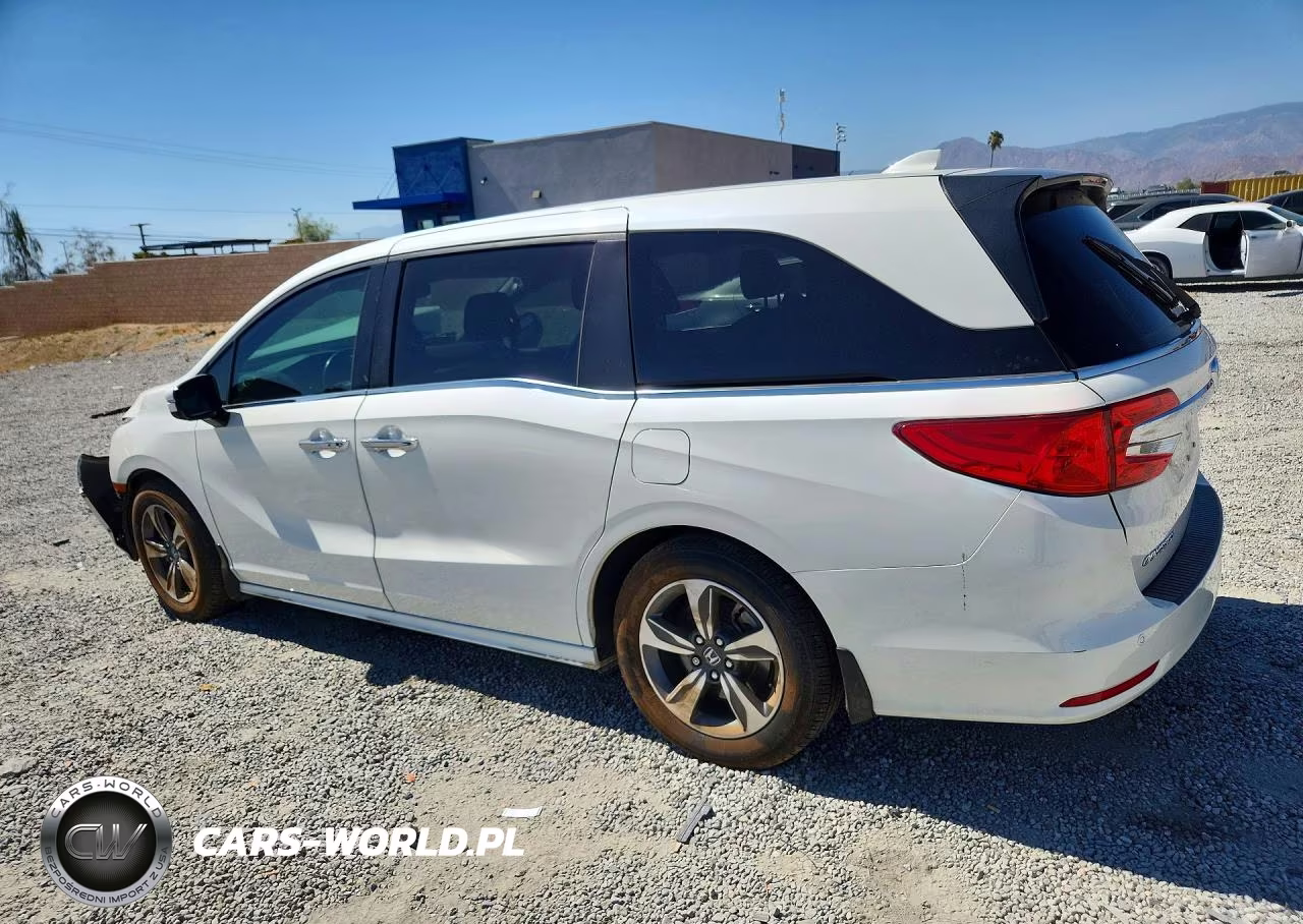 2018 Honda Odyssey Touring VIN:5FNRL6H80JB049522 - 2