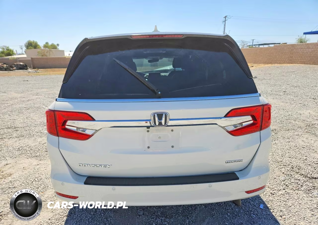 2018 Honda Odyssey Touring VIN:5FNRL6H80JB049522 - 6