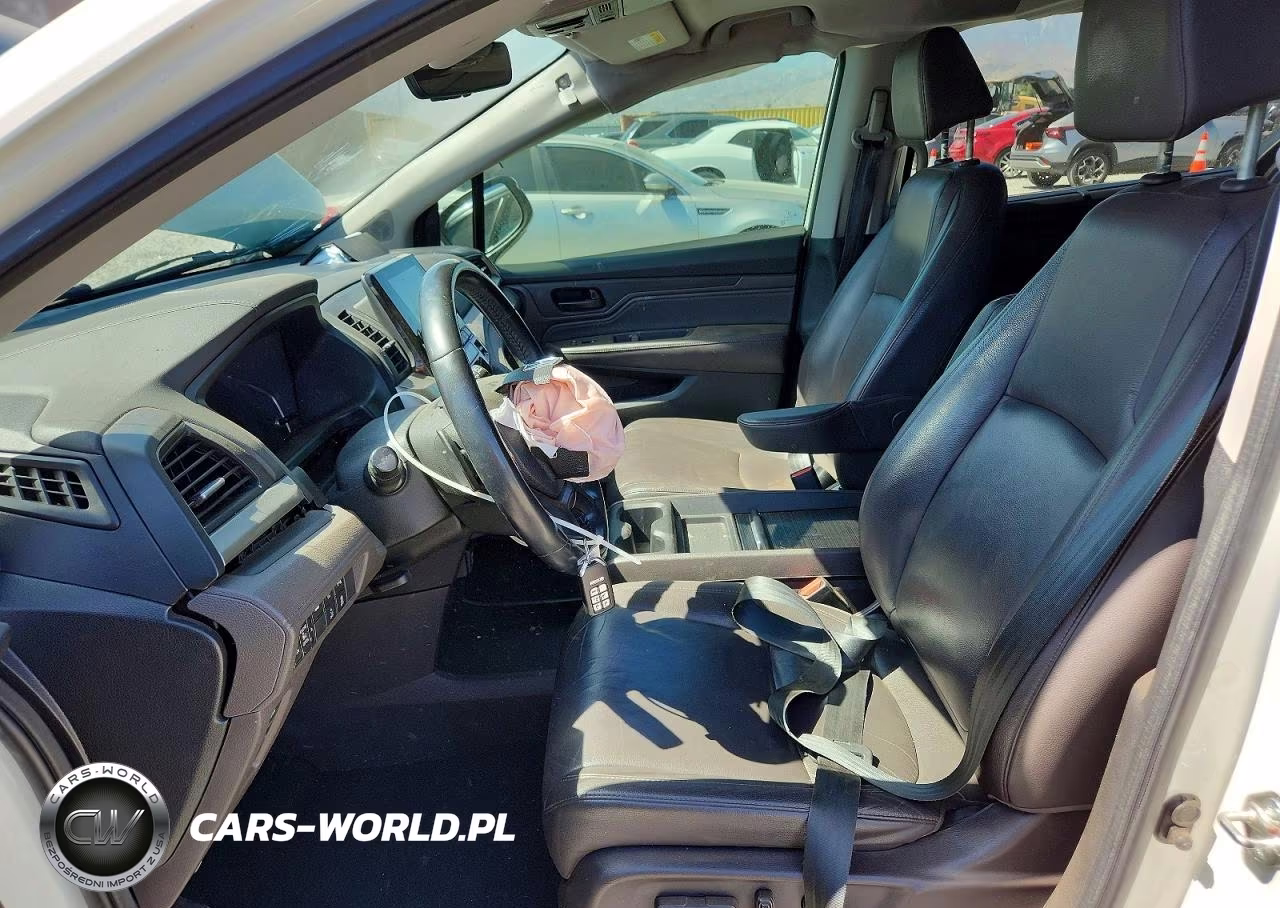 2018 Honda Odyssey Touring VIN:5FNRL6H80JB049522 - 7