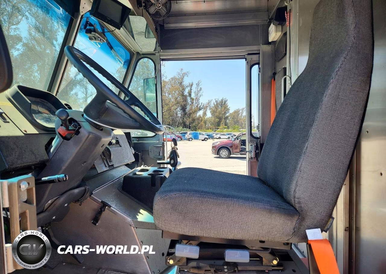 2020 Freightliner Chassis M Line Walk-In Van VIN:4UZAC2EA5LCLZ6188 - 7
