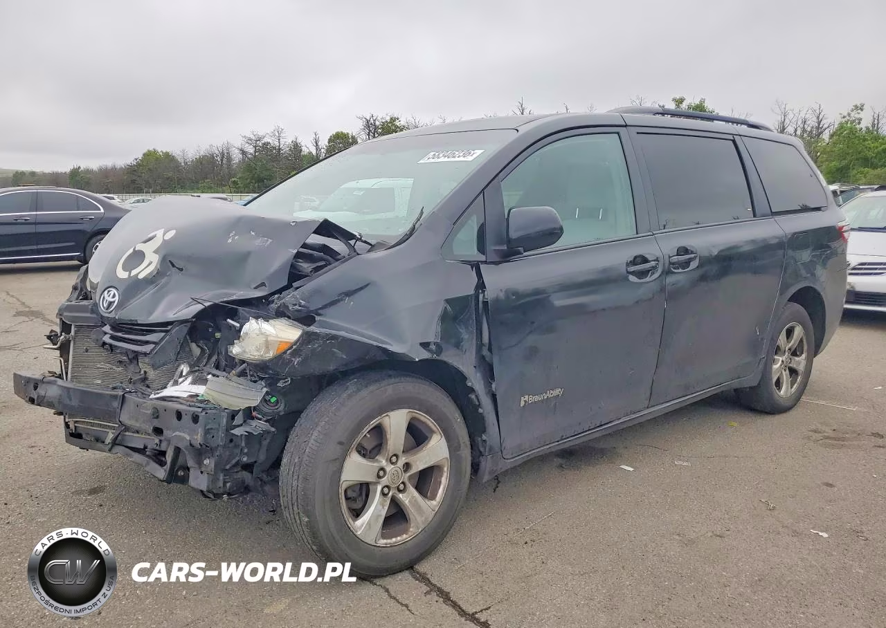 2017 Toyota Sienna Le – zdjęcie 1 z 14