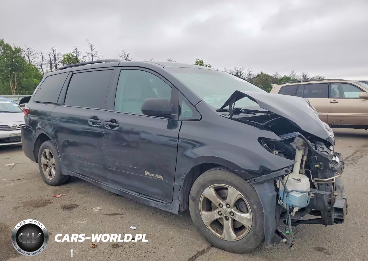 2017 Toyota Sienna Le VIN:5TDKZ3DC6HS793284 - 4