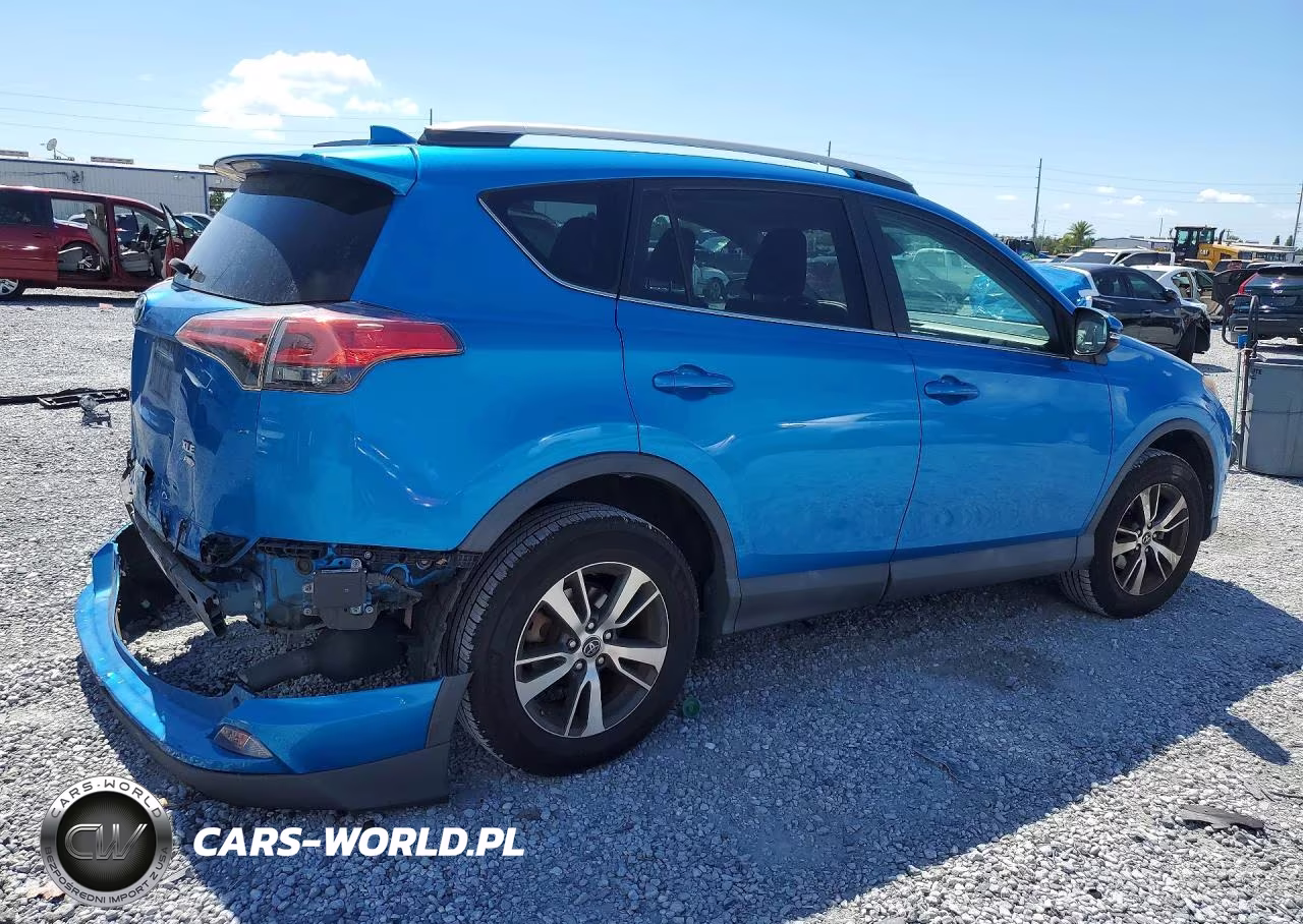 2018 Toyota Rav4 Xle VIN:2T3RFREV1JW815111 - 3