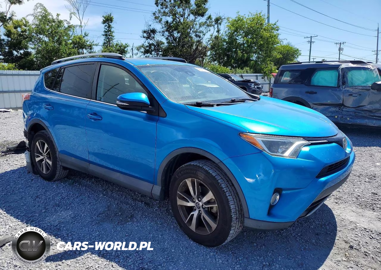 2018 Toyota Rav4 Xle VIN:2T3RFREV1JW815111 - 4