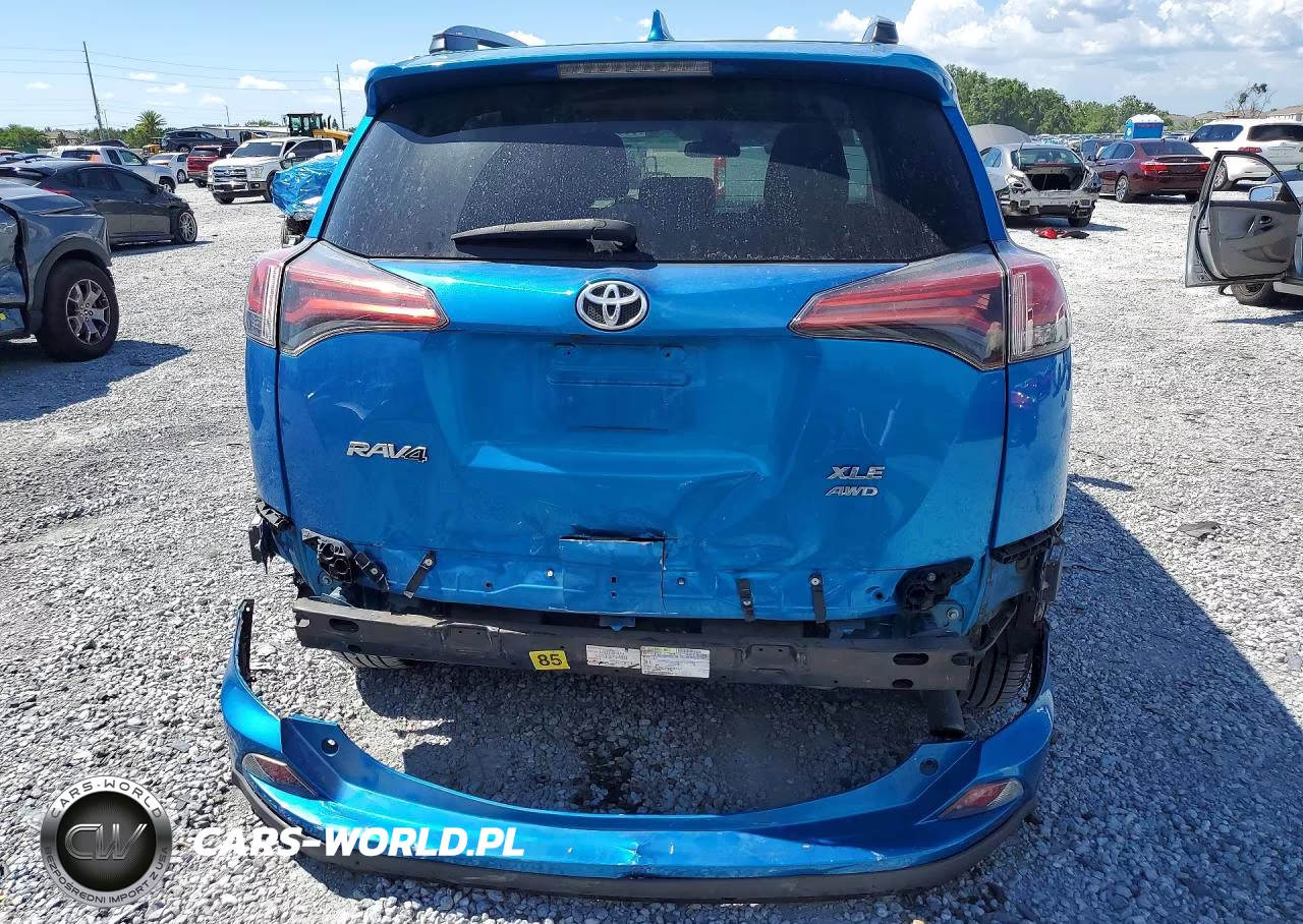 2018 Toyota Rav4 Xle VIN:2T3RFREV1JW815111 - 6