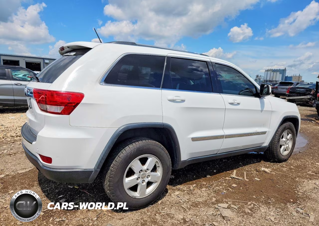 2013 Jeep Grand Cherokee Laredo VIN:1C4RJFAG8DC642232 - 3