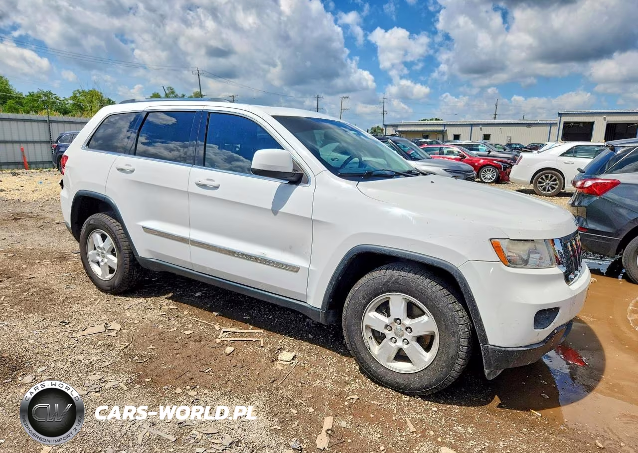 2013 Jeep Grand Cherokee Laredo VIN:1C4RJFAG8DC642232 - 4