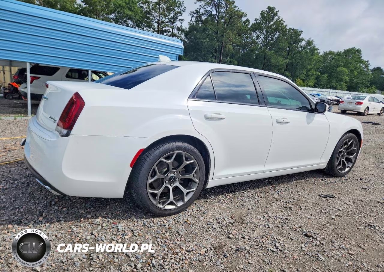 2015 Chrysler 300 S VIN:2C3CCABG8FH772873 - 3
