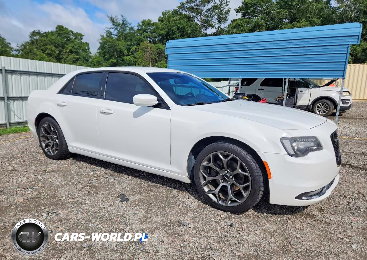 2015 Chrysler 300 S VIN:2C3CCABG8FH772873 - 4