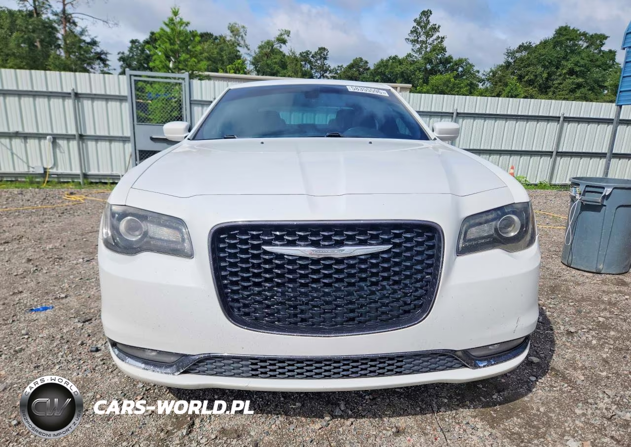2015 Chrysler 300 S VIN:2C3CCABG8FH772873 - 5