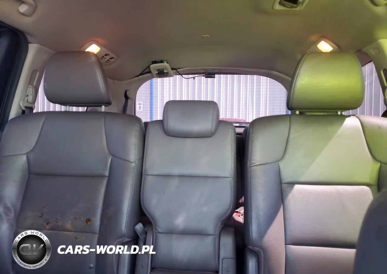 2015 Honda Odyssey Touring VIN:5FNRL5H97FB024787 - 10