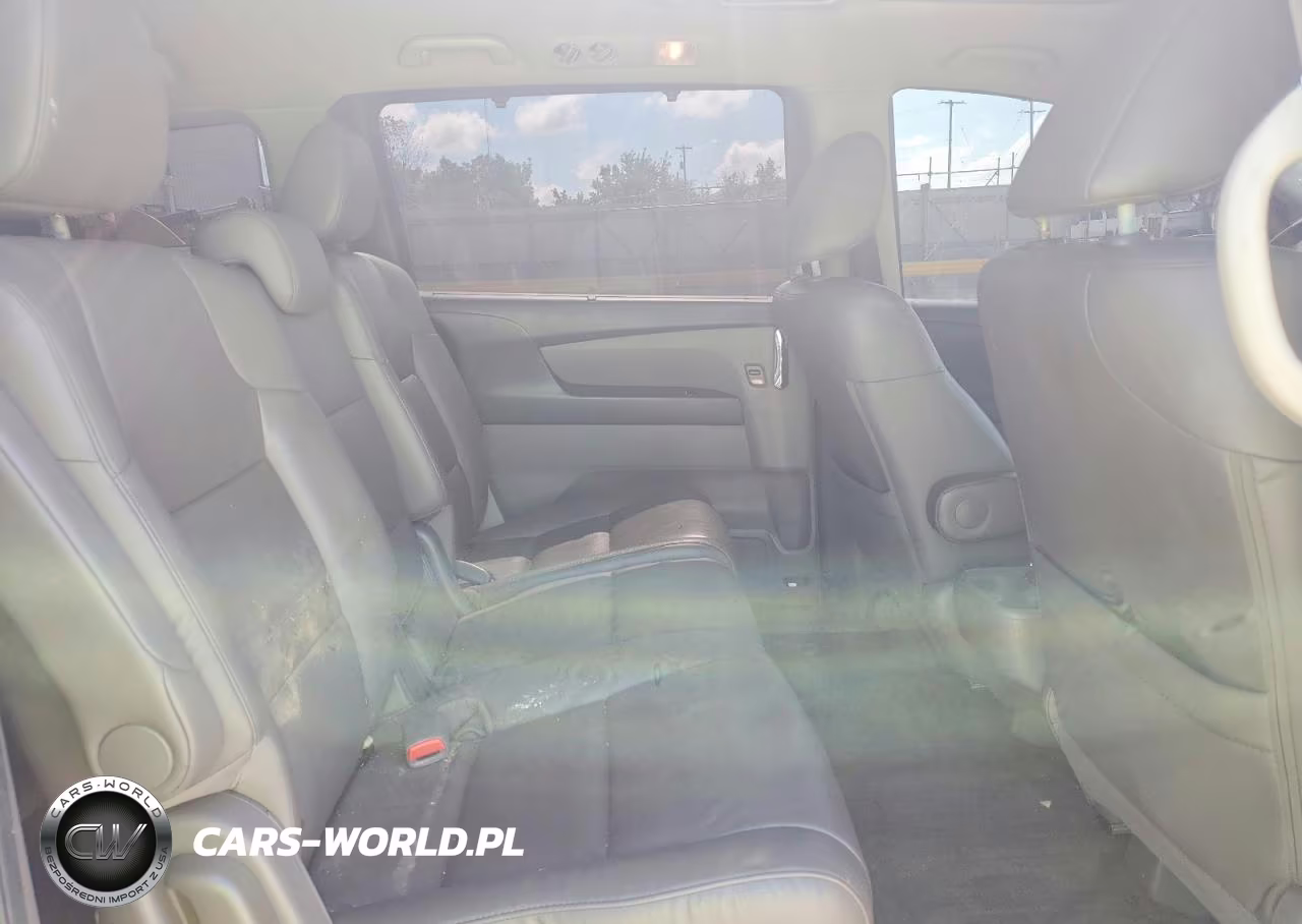 2015 Honda Odyssey Touring VIN:5FNRL5H97FB024787 - 11