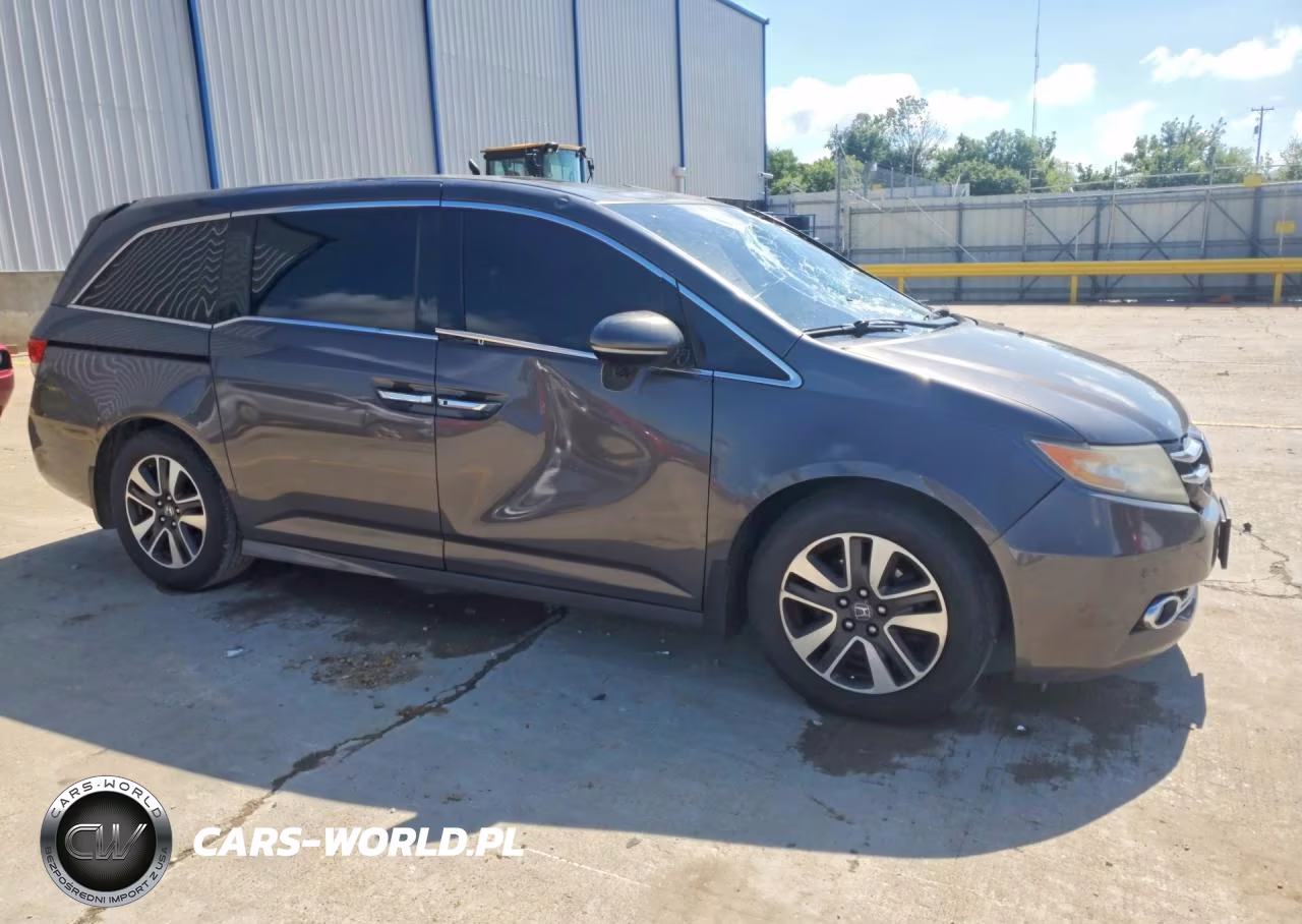 2015 Honda Odyssey Touring VIN:5FNRL5H97FB024787 - 4