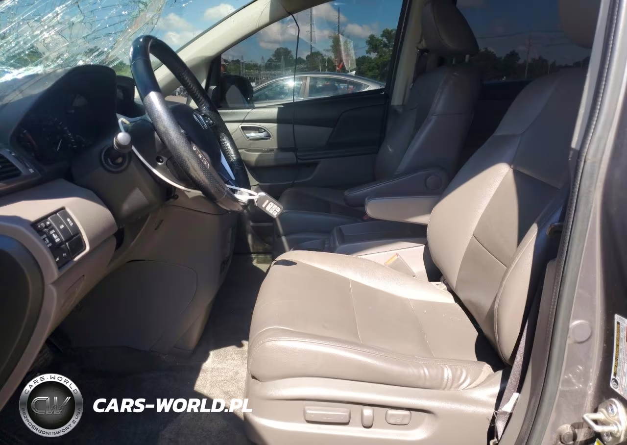 2015 Honda Odyssey Touring VIN:5FNRL5H97FB024787 - 7