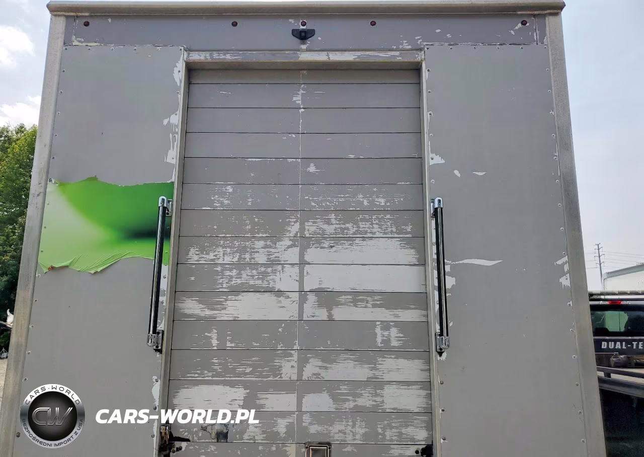 2017 Chevrolet Express Refrigerated Box Truck VIN:1GB6GUCG8H1128048 - 10